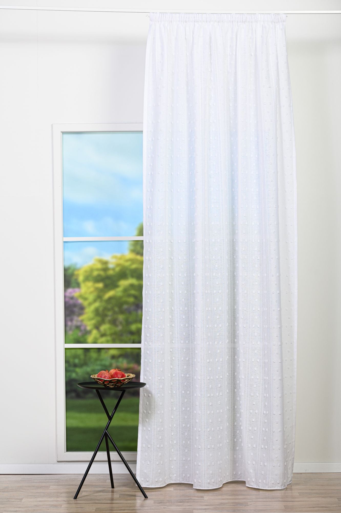 Perdea JUSTINE T01, albă, cu buline pufoase 3D