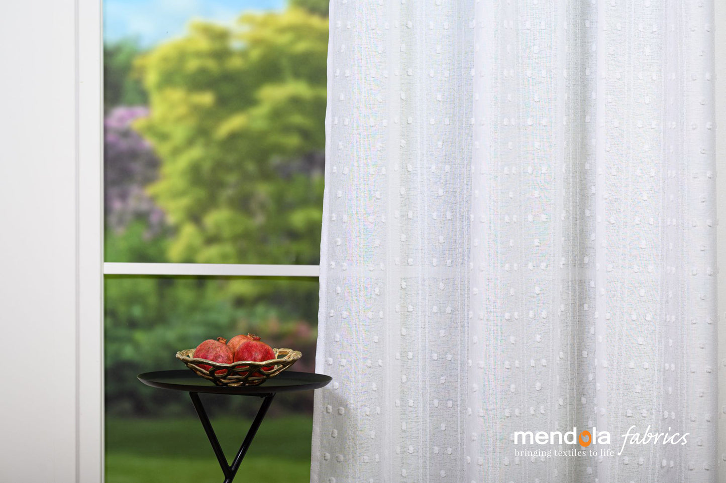 Perdea JUSTINE T01, albă, cu buline pufoase 3D