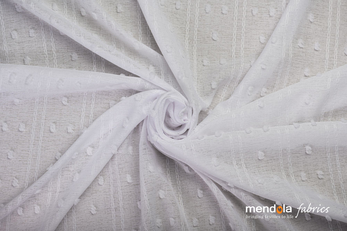 Perdea JUSTINE T01, albă, cu buline pufoase 3D