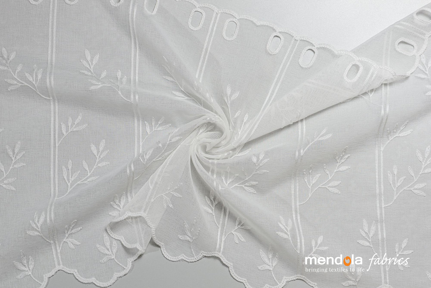 Perdea Fez C160, albă, cu broderie florală, pentru bucătărie