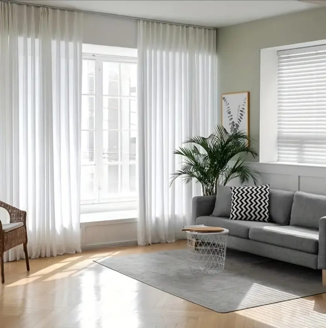 Perdea Silk 01, albă, textura matasoasa, material nesifonabil, țesută cu fir de plumb în partea inferioară