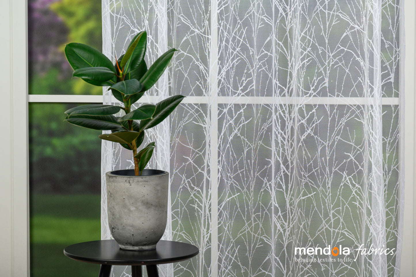 Perdea Inga 01, albă, cu model abstract