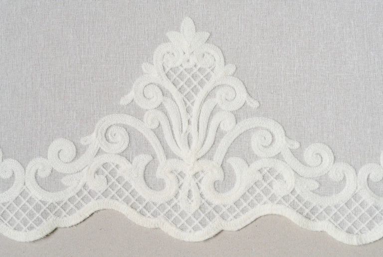 Perdea Divina 01, ivoire, in, model simplu cu terminație broderie