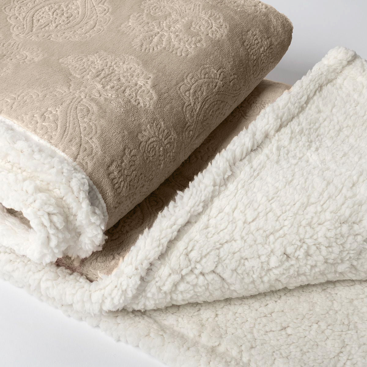 Luxuriously designed fluffy blanket MAJESTIC TAUPE 200/220 cm