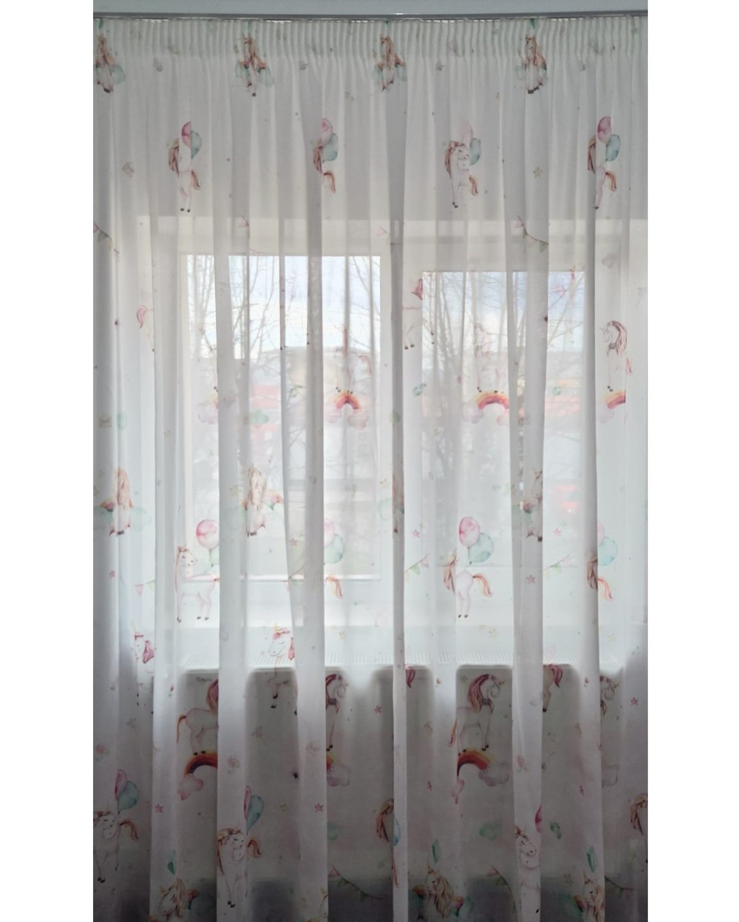 Perdea 534 CVK3089/01, din in natural, albă, imprimeu multicolor cu unicorni, model exclusiv