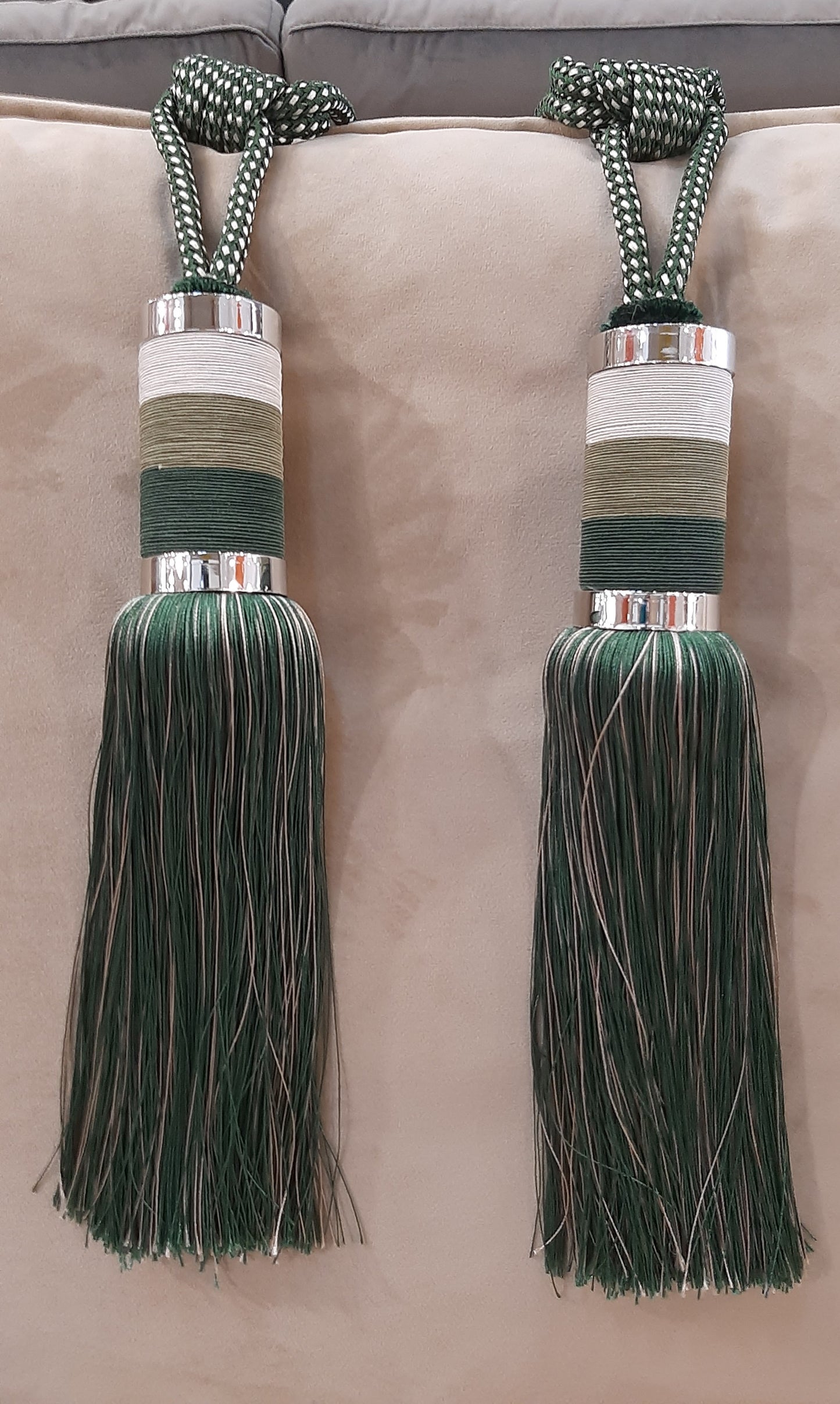 Set of 2 decorative tassels with cord for curtains and drapes, Canaf Emerald, emerald green, in gradients, 80 cm