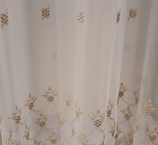 Perdea tull FBK24066/44, albă, cu broderie cu model floral bej auriu