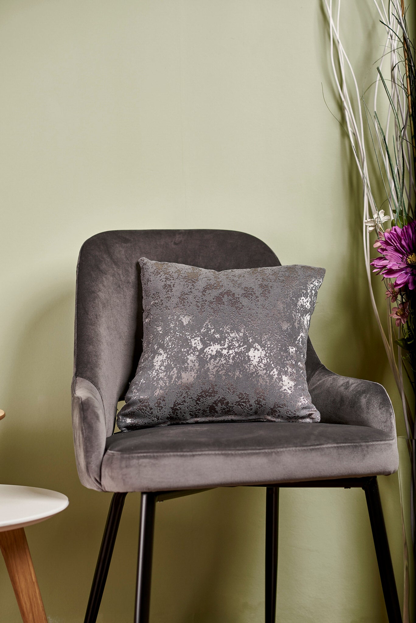 Față pernă Lily – Husă pernă decorativă 40×40, tafta texturată, gri patinat, lucios