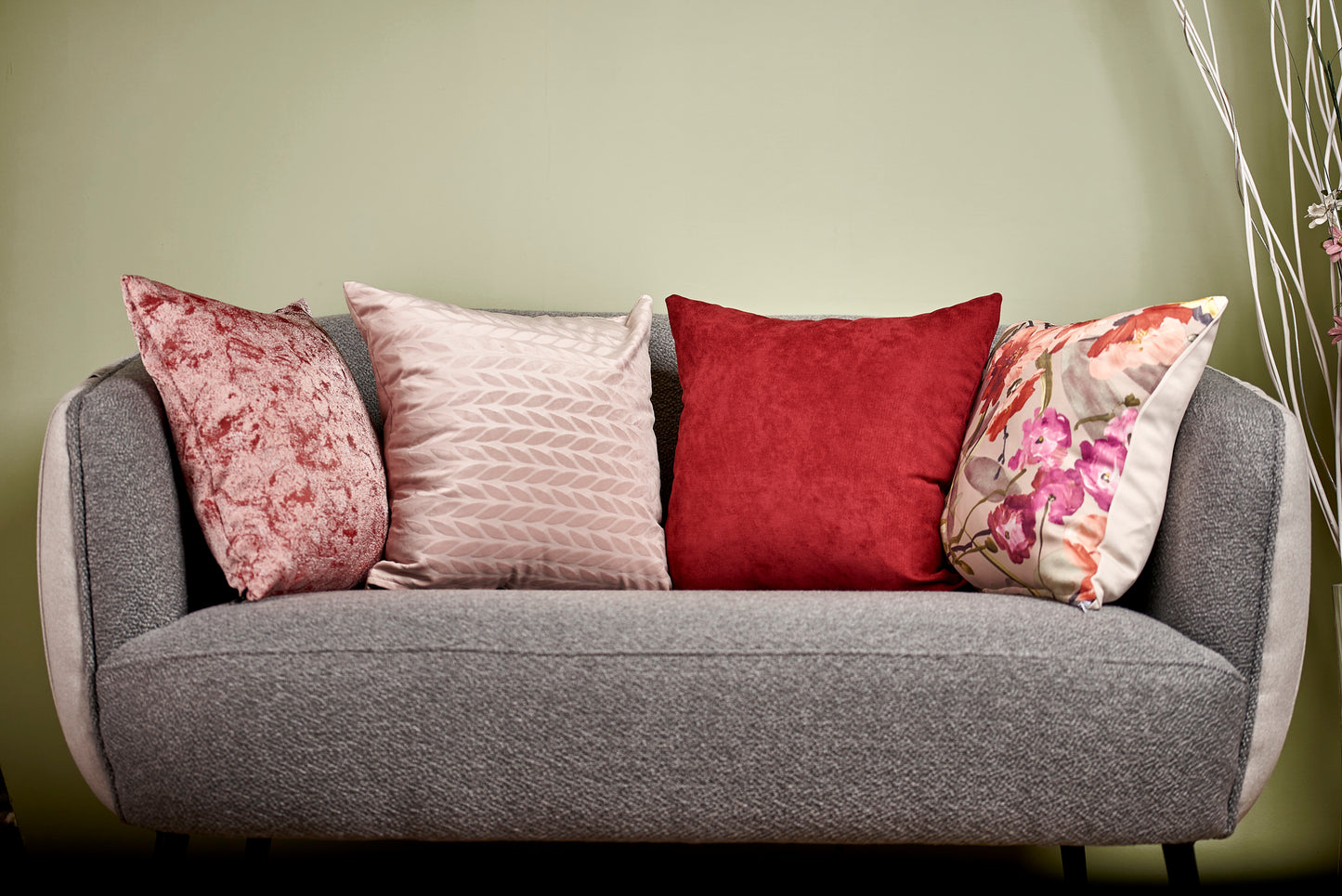 Set 4 fețe pernă – Husă pernă decorativă 40×40, tafta texturată, roșu, roz pudră floral, fond crem, roșu cu striații ivoire