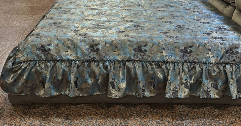 Cuvertură de pat 20365/4110, simplă, din mătase, cu model exclusivist, turcoaz / auriu, 1.40 m x 2 m