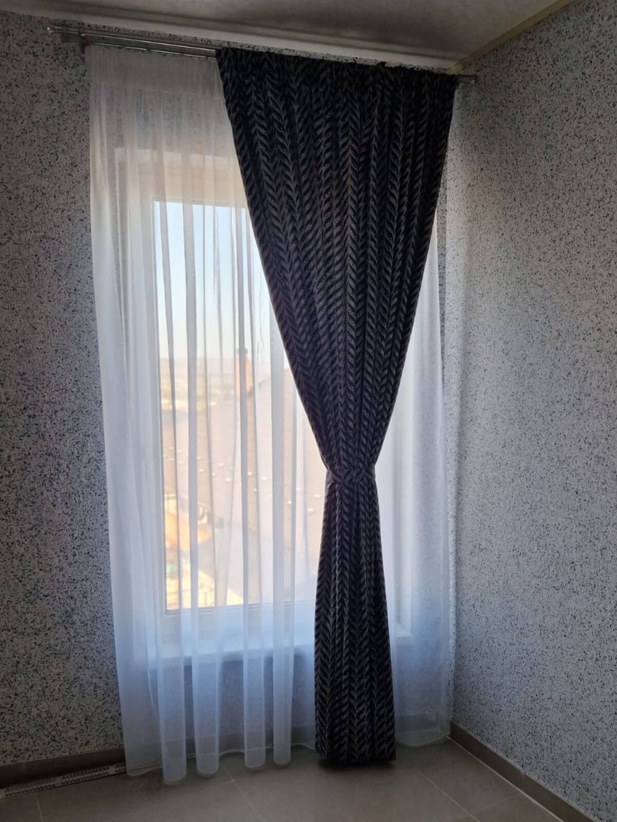 Opaque drapery 915051/854, taffeta with silk, navy blue and gold, vegetal pattern