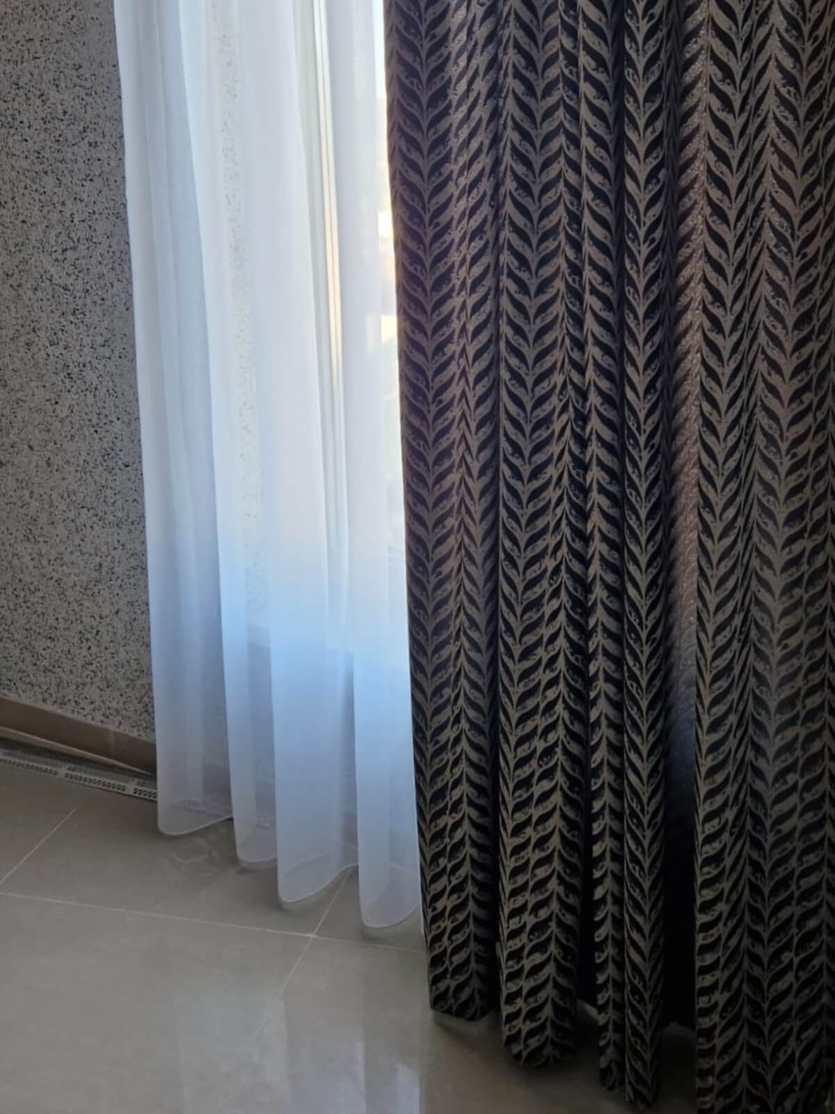 Opaque drapery 915051/854, taffeta with silk, navy blue and gold, vegetal pattern