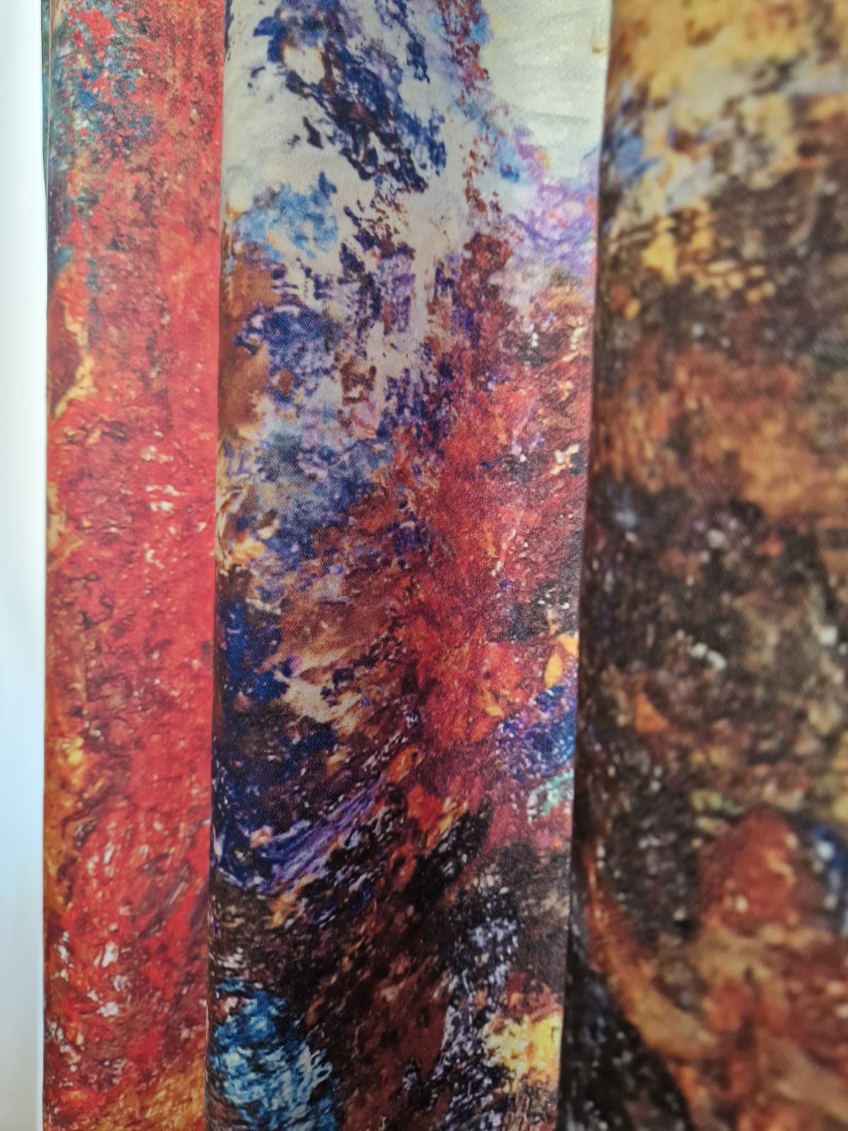 Draperie Costa Rica 01, tip dimout, model abstract multicolor, lățime 1,50 m