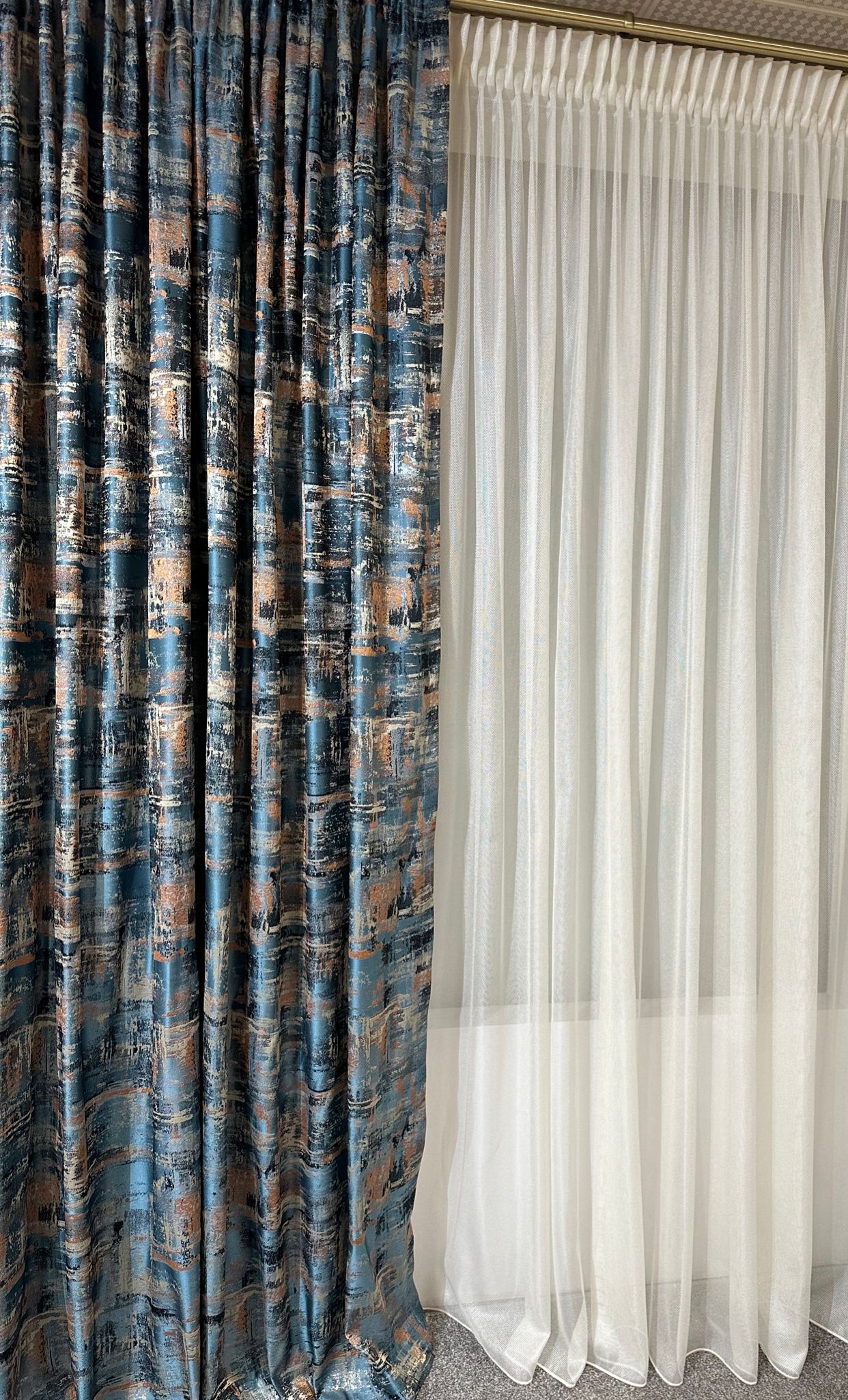 Draperie tafta 915235/602, model abstract, multicolor