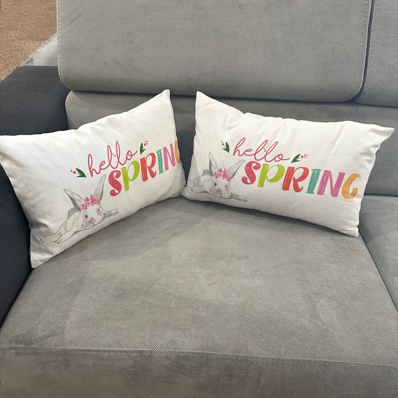 Față de pernă Hello Spring, 30 x 50 cm, bumbac, imprimeu cu iepuraș