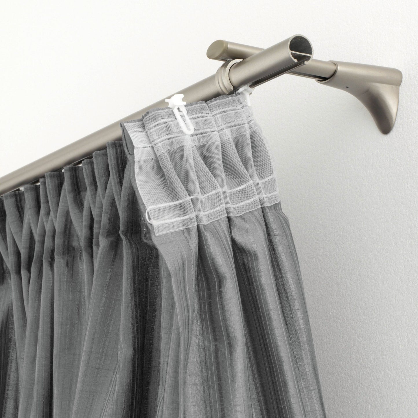 Călăreți X culisanți