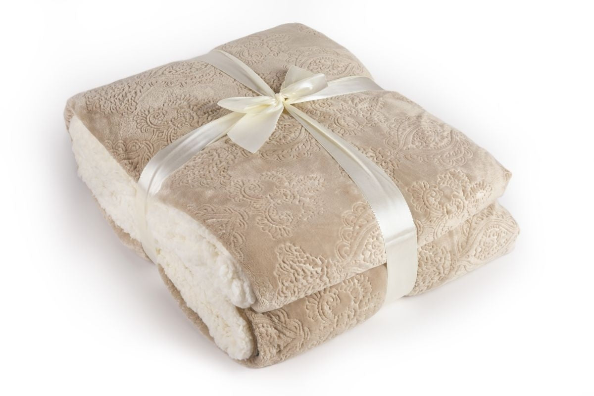 Luxuriously designed fluffy blanket MAJESTIC TAUPE 140/200 cm