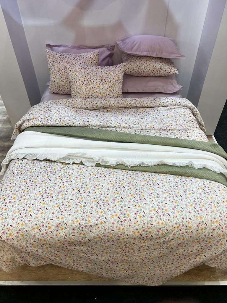 Set lenjerie de pat pentru 2 persoane, bumbac satinat, cearceaf pilotă 200 x 200 cm cu 2 fețe de pernă 50 x 70 cm, model floral multicolor