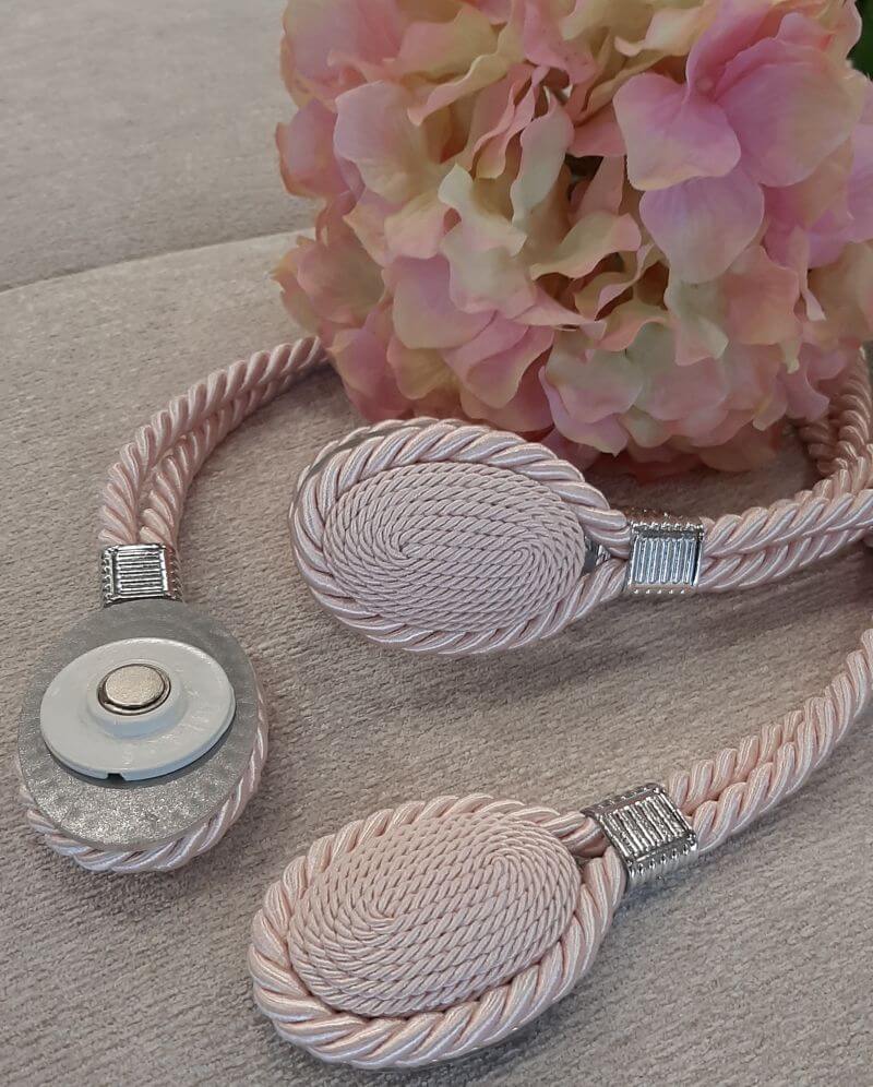 Set 2 magneți decorativi pentru draperii, formă ovală, șnur textil dublu de 53 cm, roz