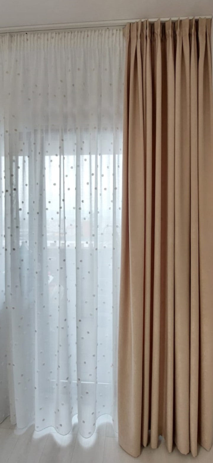 Curtain 2116/07, linen, white background with 3D pattern with pink polka dots