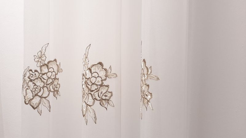 Perdea 4000168/04, albă, tull, broderie cu flori bej-auriu