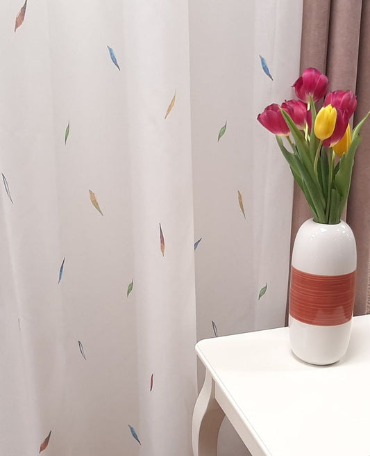 Perdea 534 CVK 4912/01, in, fond alb cu model vegetal multicolor