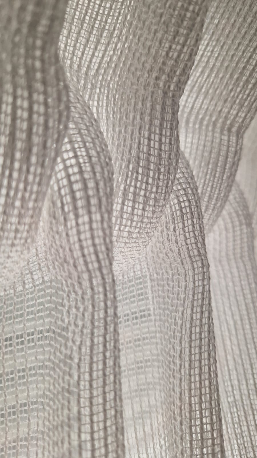 Perdea Paris 01, albă, tip plasă, material special pentru pisici