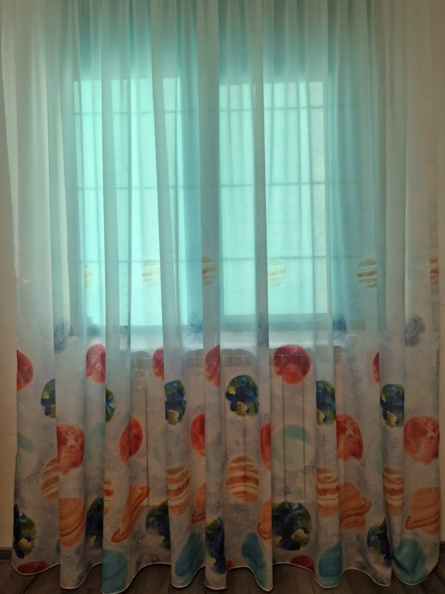 Perdea 534 CVK3201/01, din in natural, albă, imprimeu cu planete