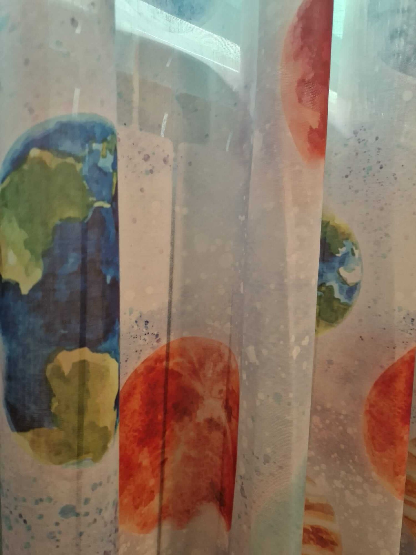 Perdea 534 CVK3201/01, din in natural, albă, imprimeu cu planete