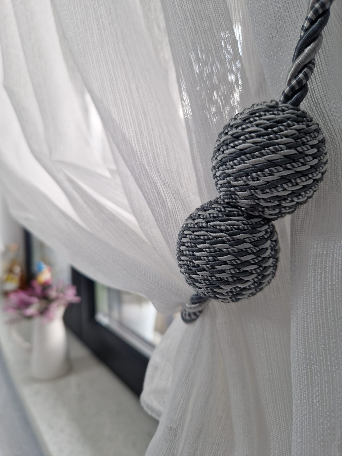 Decorative round magnet for hanging curtains and drapes, 40 cm textile cord, pearl gray and anthracite