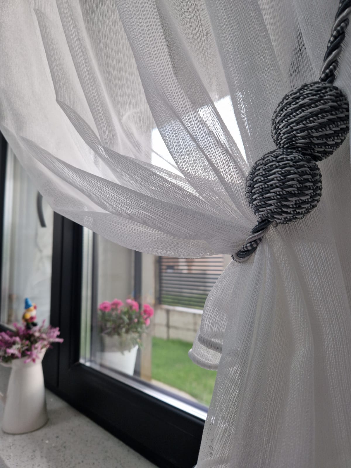 Decorative round magnet for hanging curtains and drapes, 40 cm textile cord, pearl gray and anthracite