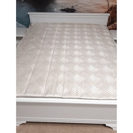 Cuvertură pat, Marazzi 06, crem și argintiu, model de lux cu volane elegante, 1.60 x 2.30 m