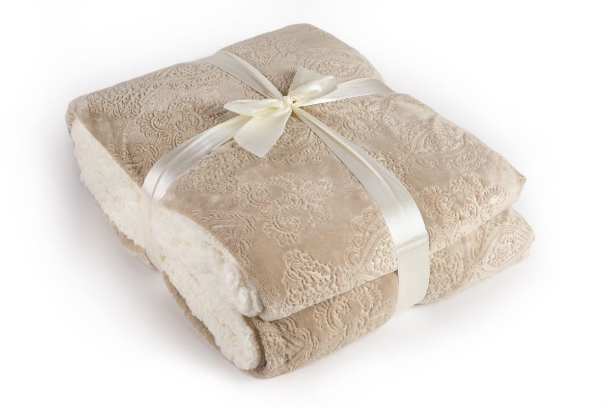 Luxuriously designed fluffy blanket MAJESTIC TAUPE 200/220 cm