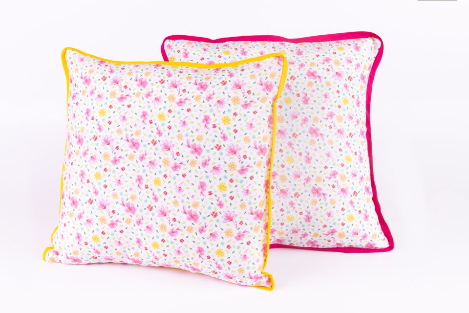 Pernă decorativă , cu banda decor ciclam , cu umplutură 40x40