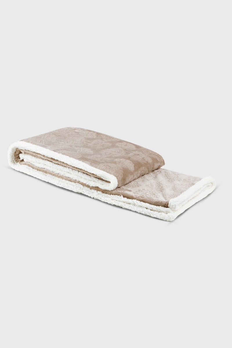 Patura pufoasa cu design luxos MAJESTIC TAUPE 200/220 cm