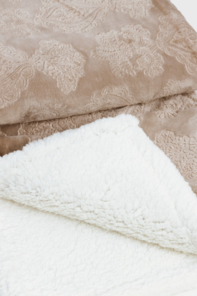 Patura pufoasa cu design luxos MAJESTIC TAUPE 200/220 cm