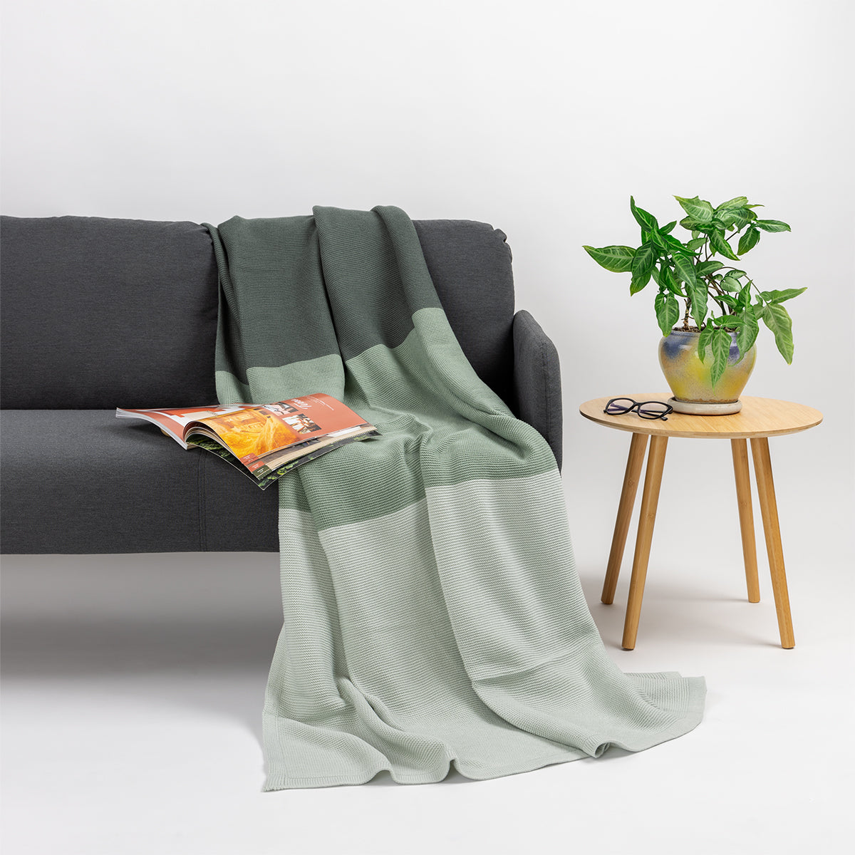 AMELIA GREEN knitted blanket 100% acrylic