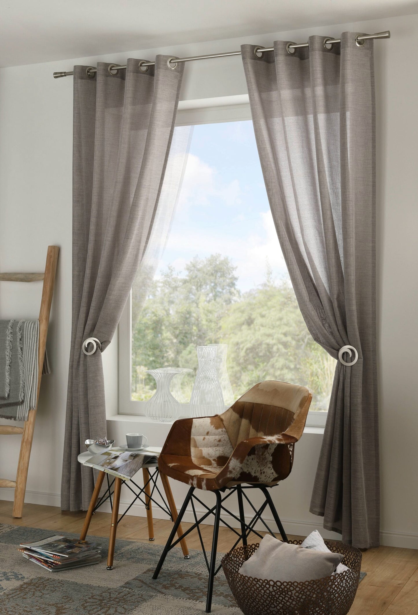 Consolă draperie melc argintiu