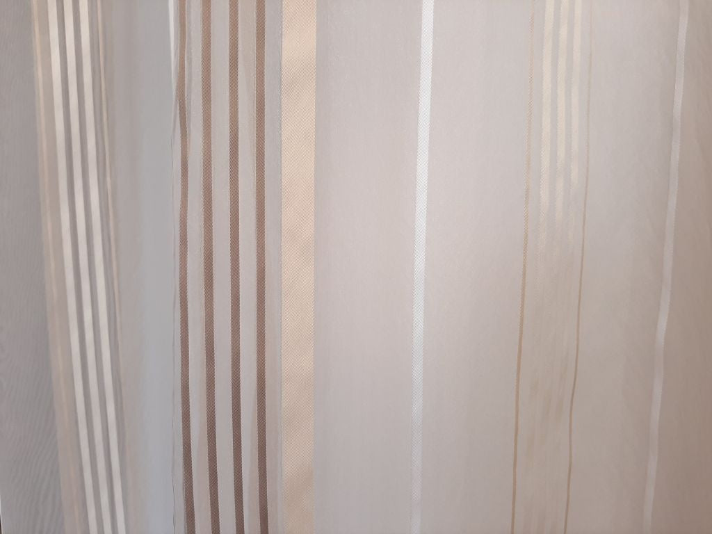 Perdea Kiwi 01, model cu dungi verticale, alb și bej