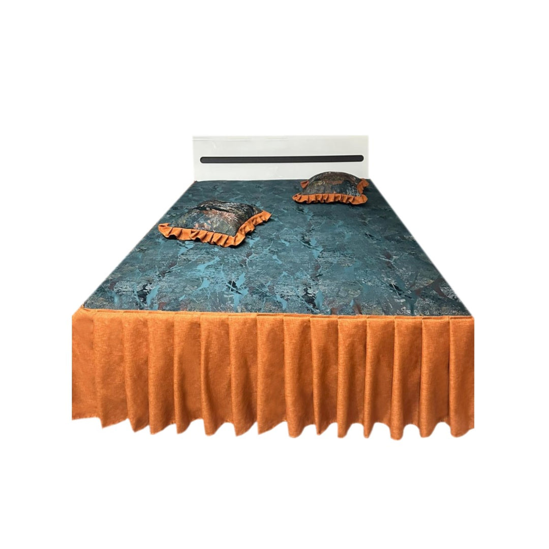 Set cuvertura pat 140 x 200 cm si perne decorative 40 x 40 cm, model 3D, baza verde smarald si volane elegante culoarea caramiziu