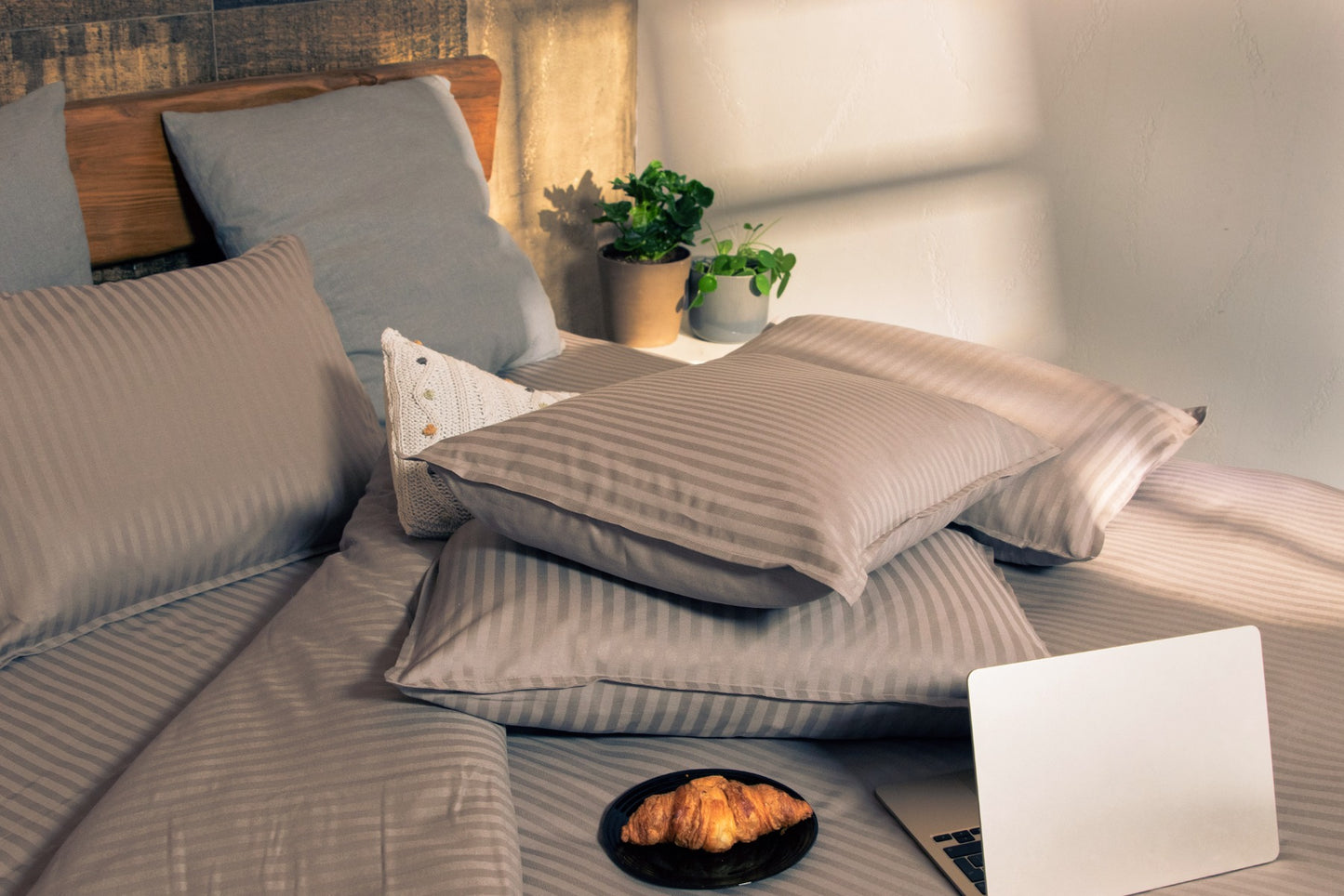 Cearsaf de pat cu dungi SEVILLA LUX GRI NISIPIU BEJ 240/260 cm